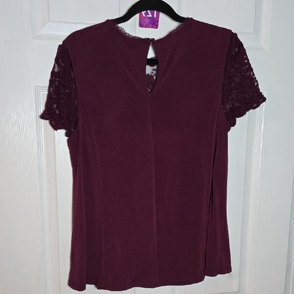 129 Torrid 00 M/L Medium Large Maroon Lace Fitted Peplum Blouse - Picture 6 of 7